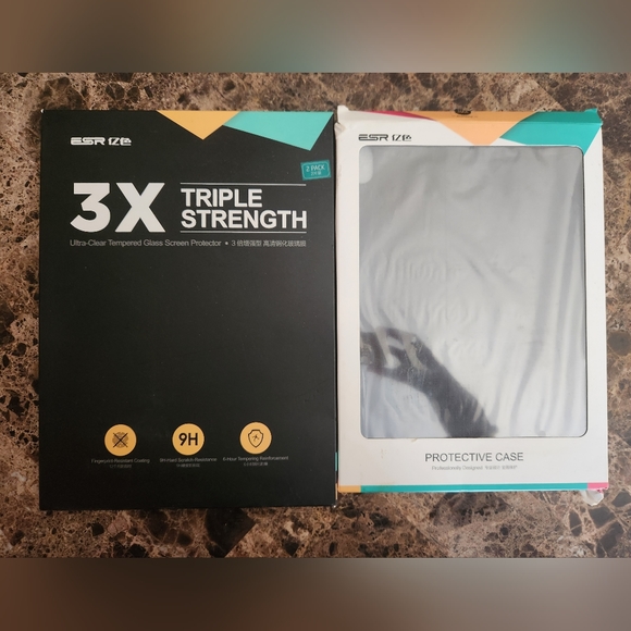 Screen Protector and Case IPad Pro 11.1 - Picture 1 of 4